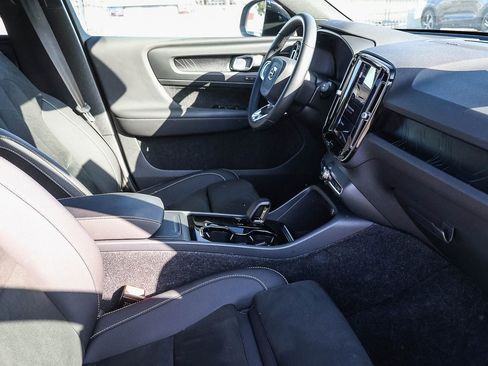 Used 2023 Volvo XC40 Recharge Ultimate AWD/4WD image 18