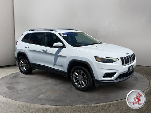 Used 2019 Jeep Cherokee Latitude Plus w/ Cold Weather Group AWD/4WD image 1
