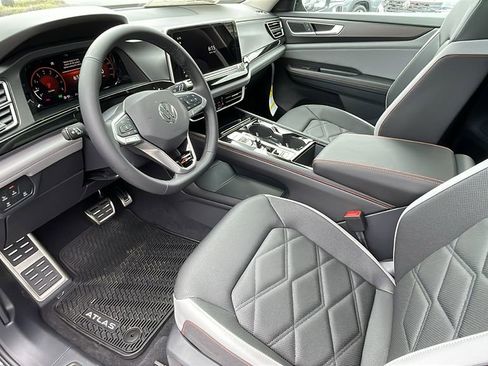 New 2025 Volkswagen Atlas Peak Edition SE image 14