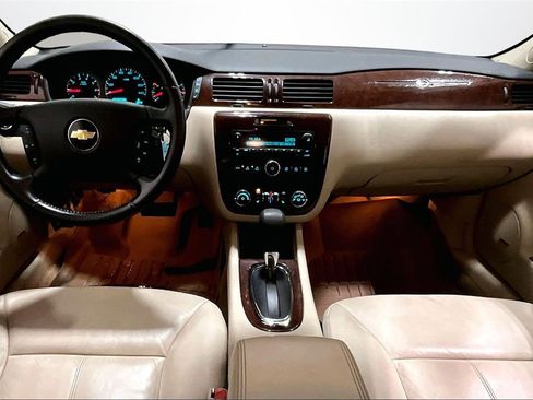 Used 2010 Chevrolet Impala LT w/ Luxury Edition Package image 7