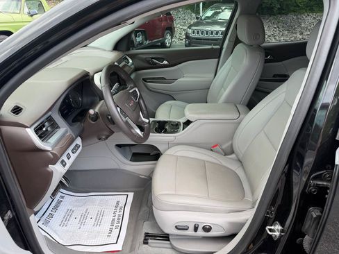 Used 2023 GMC Acadia SLT w/ Technology Package FWD image 10