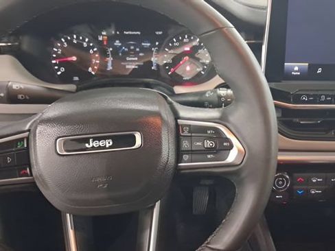 Used 2025 Jeep Compass Limited AWD/4WD image 11