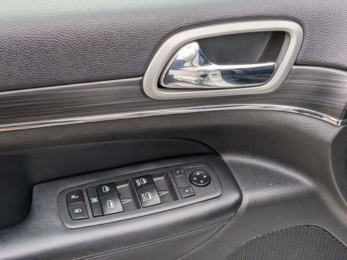 Used 2019 Jeep Grand Cherokee Limited image 12