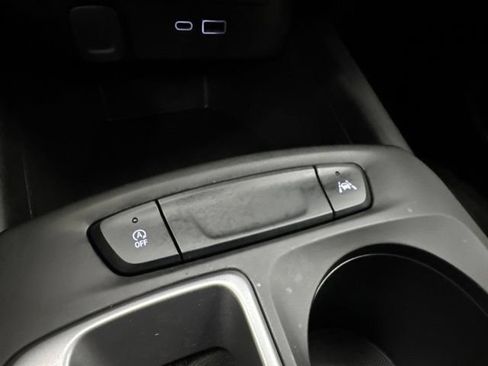 Used 2024 Chevrolet Trax RS w/ Sunroof Package FWD image 18