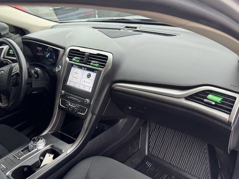 Used 2018 Ford Fusion SE w/ Fusion SE Technology Package image 27