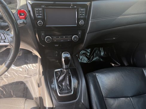 Used 2017 Nissan Rogue SV AWD/4WD image 17