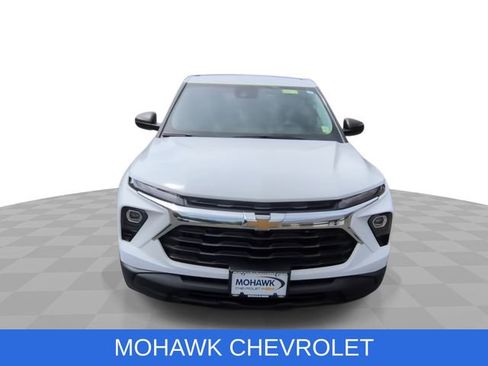 Certified 2026 Chevrolet TrailBlazer LS w/ LS Convenience Package FWD image 3