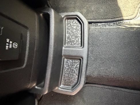Used 2018 Jeep Wrangler Unlimited Sahara w/ LED Lighting Group AWD/4WD image 36
