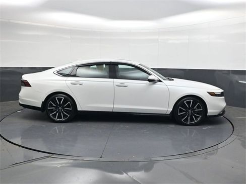 Used 2024 Honda Accord Touring image 3