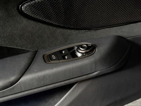 Used 2025 Aston Martin V8 Vantage Coupe image 41