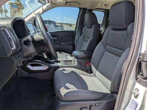Certified 2025 Nissan Frontier SV RWD image 17