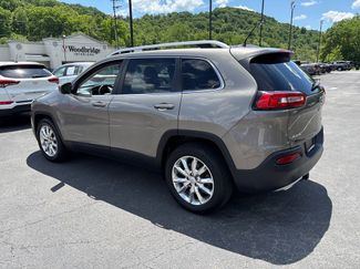 Used 2017 Jeep Cherokee Limited w/ Luxury Group AWD/4WD video 3