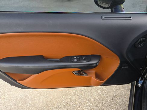 Used 2015 Dodge Challenger SRT Hellcat RWD image 12