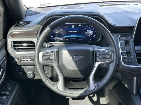 Certified 2023 Chevrolet Suburban Z71 w/ Luxury Package AWD/4WD image 25