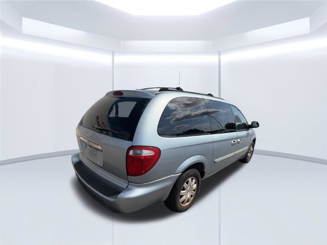 Used 2005 Chrysler Town & Country Touring FWD image 6
