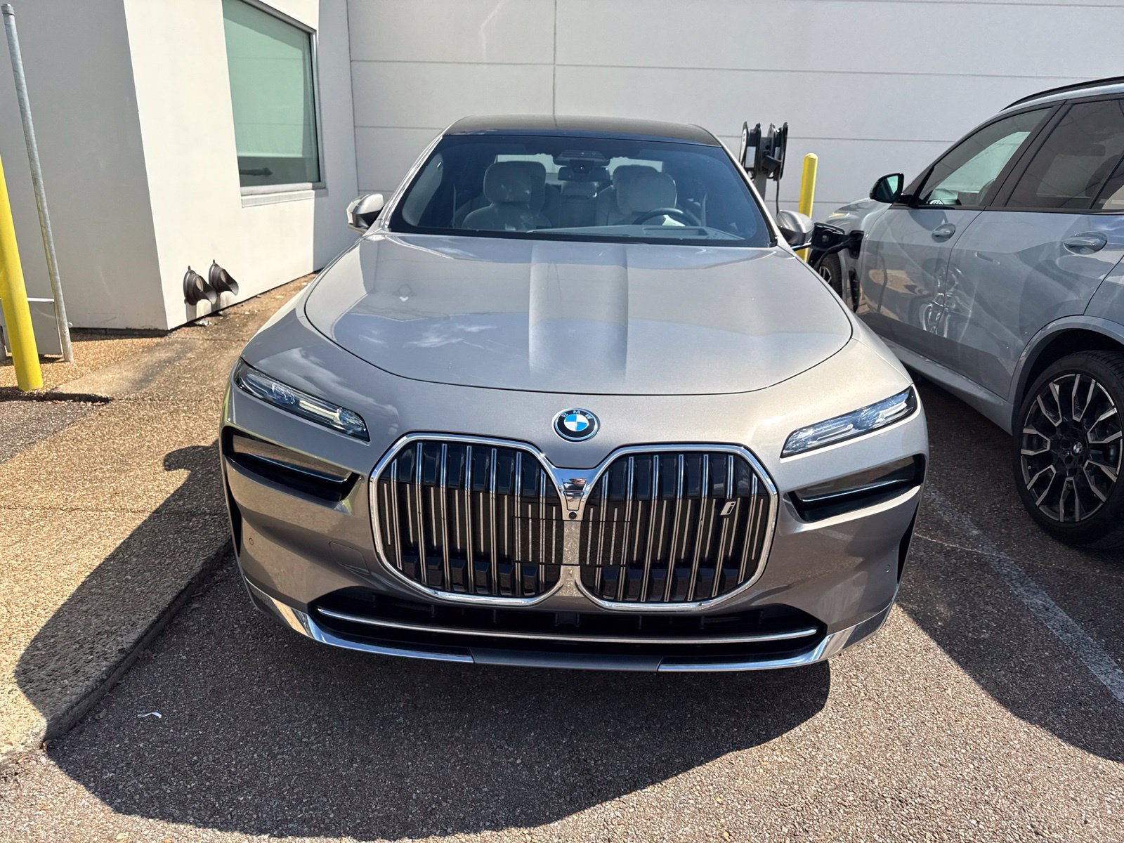 Certified 2023 BMW i7 xDrive60 AWD/4WD image 2