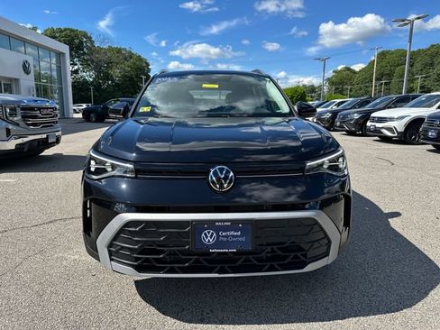 Certified 2025 Volkswagen Taos SE w/ Panoramic Sunroof Package AWD/4WD image 2