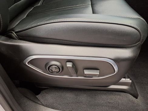 Used 2024 Jeep Wagoneer 2WD image 11