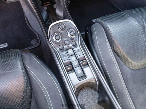 Used 2018 McLaren 570S Spider image 24