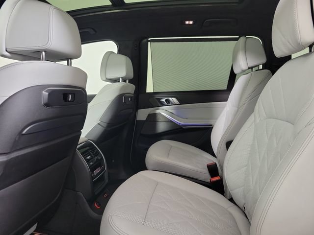 Used 2024 BMW X7 xDrive40i AWD/4WD image 11