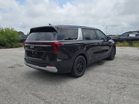 New 2027 Kia Carnival FWD image 8