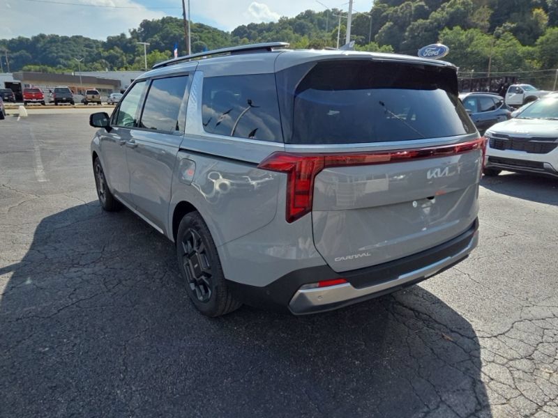 New 2027 Kia Carnival SX FWD image 5