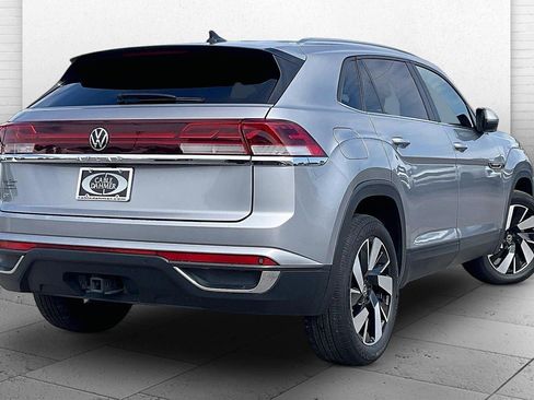 Used 2024 Volkswagen Atlas Cross Sport SE FWD image 16
