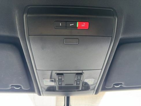 Used 2022 Volkswagen Atlas Cross Sport SE image 25