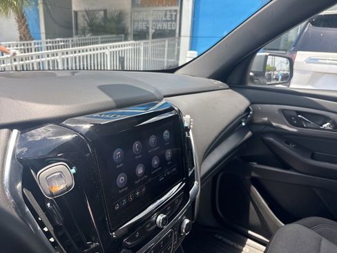 Used 2023 Chevrolet Traverse LT FWD image 14