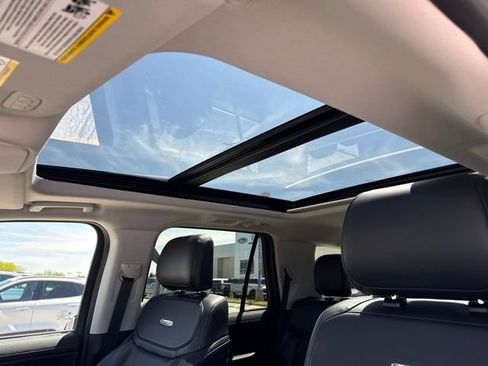 Used 2025 Ford Expedition Platinum AWD/4WD image 38