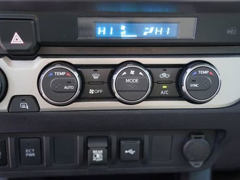 Used 2022 Toyota Tacoma 4x4 Double Cab image 14