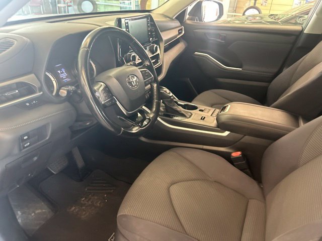 Used 2021 Toyota Highlander LE FWD image 38