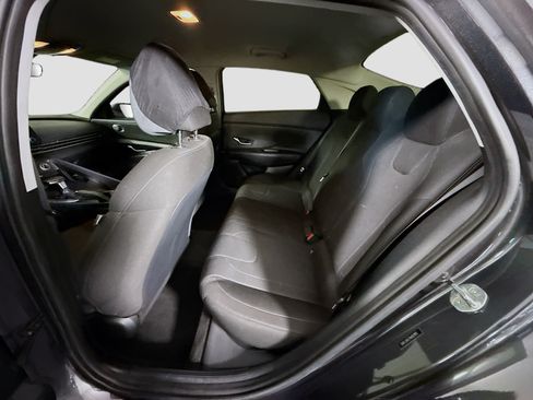 Used 2022 Hyundai Elantra SE FWD image 24