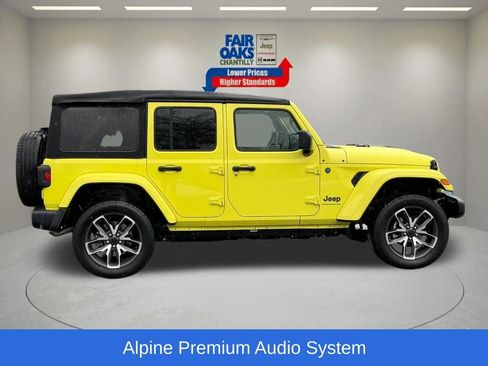 Used 2024 Jeep Wrangler Unlimited w/ Convenience Group AWD/4WD image 7