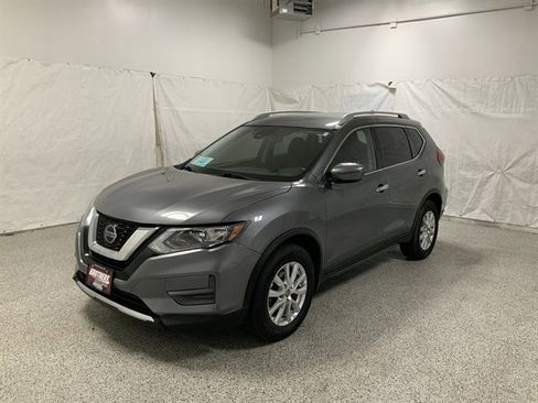 Used 2019 Nissan Rogue SV image 2