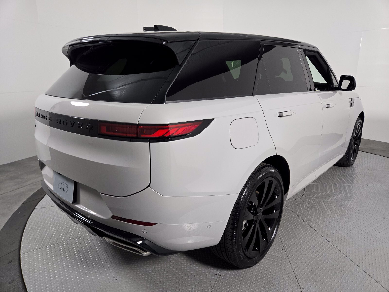 New 2027 Land Rover Range Rover Sport Dynamic SE AWD/4WD image 2