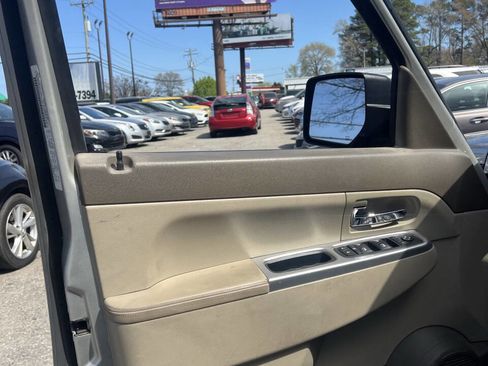 Used 2009 Jeep Liberty Limited w/ Premium Group II image 10