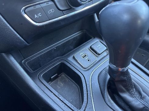 Used 2019 Jeep Cherokee Latitude Plus image 23