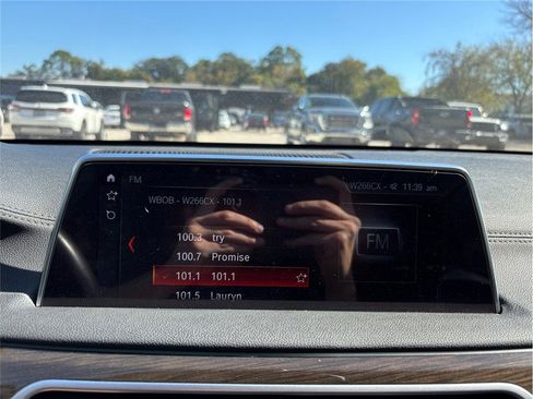 Used 2019 BMW 740i image 31