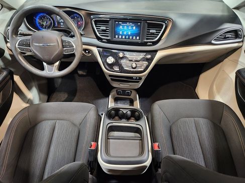 Used 2018 Chrysler Pacifica Touring Plus FWD image 46