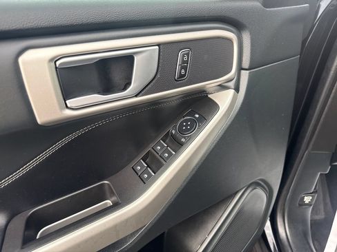 Used 2024 Ford Explorer XLT AWD/4WD image 15
