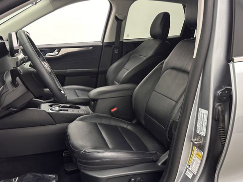 Used 2022 Ford Escape Titanium image 16