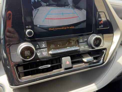 Used 2023 Toyota Highlander LE FWD image 21