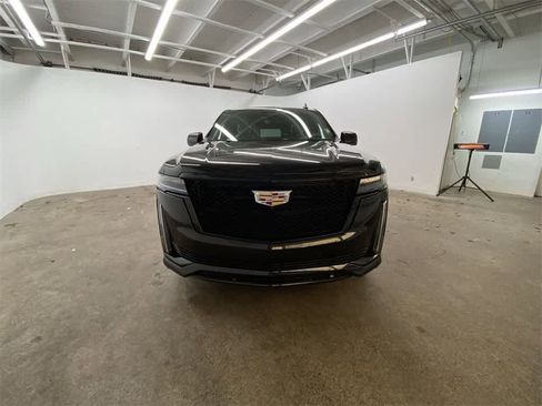 Used 2022 Cadillac Escalade Sport Platinum w/ Heavy-Duty Trailer Package image 9