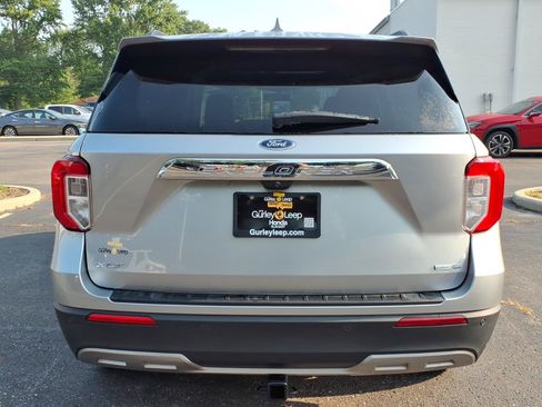 Used 2020 Ford Explorer XLT w/ Equipment Group 202A AWD/4WD image 10