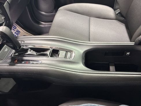 Used 2020 Honda HR-V LX image 31