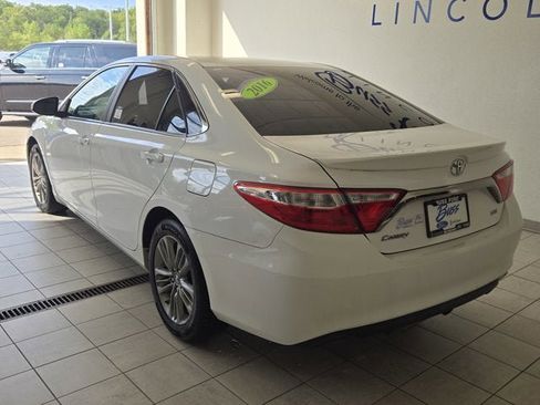 Used 2016 Toyota Camry SE image 5