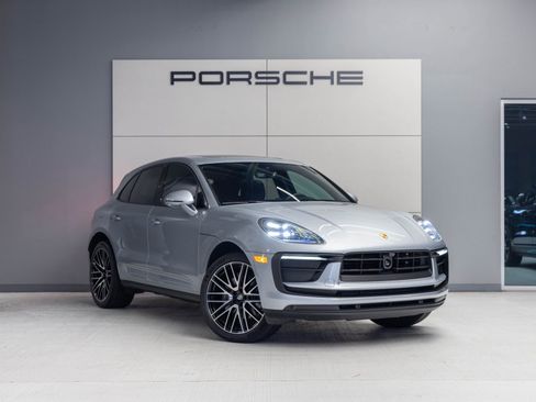 Certified 2025 Porsche Macan image 9