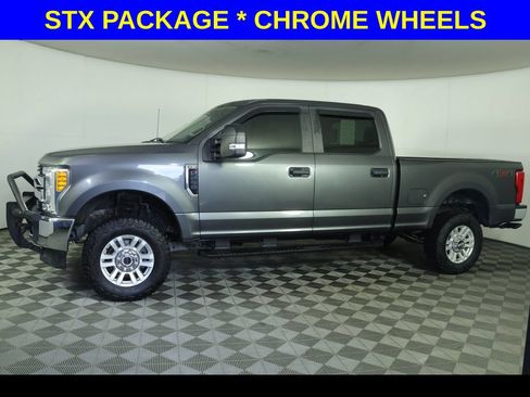 Used 2017 Ford F250 XL w/ STX Appearance Package AWD/4WD image 4