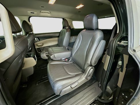Used 2026 Kia Carnival FWD image 29